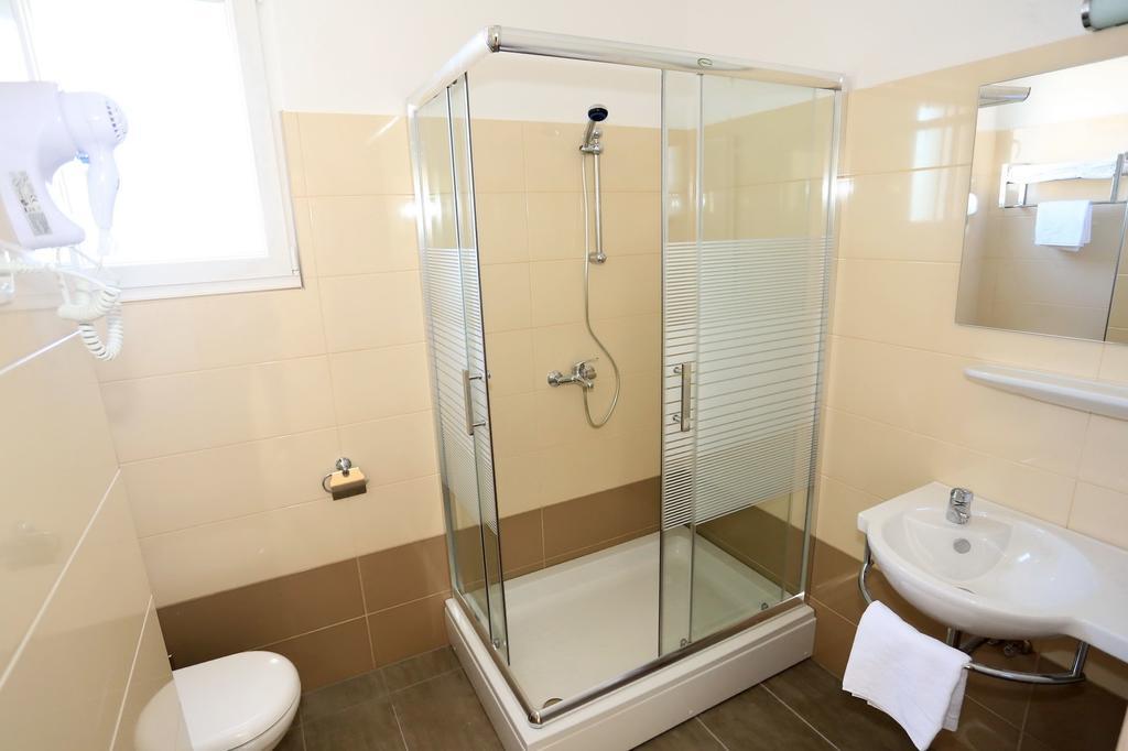 House Natali 70M From The Beach - Free Ev Top Up Rtina Exterior photo