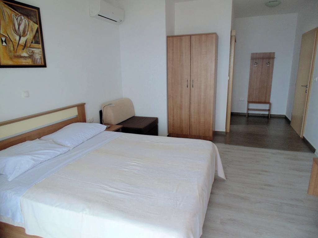 House Natali 70M From The Beach - Free Ev Top Up Rtina Exterior photo