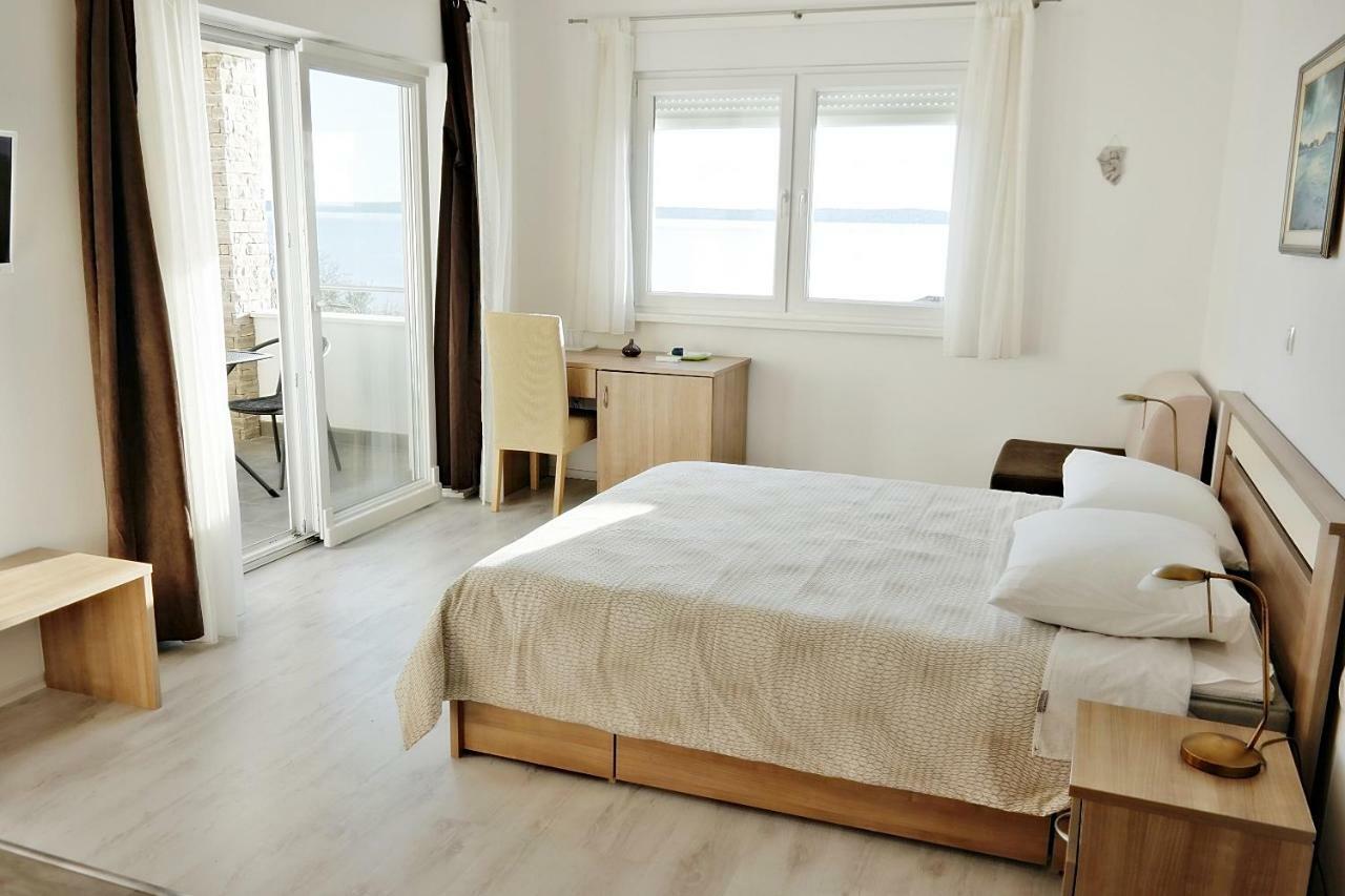 House Natali 70M From The Beach - Free Ev Top Up Rtina Exterior photo